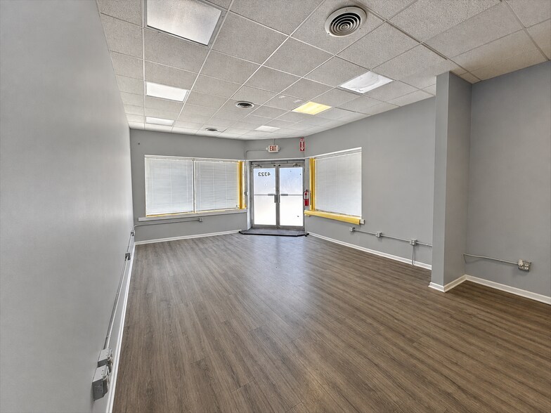 More Photos Of 4519-4523 N Milwaukee Ave, Chicago Apartments For Lease
