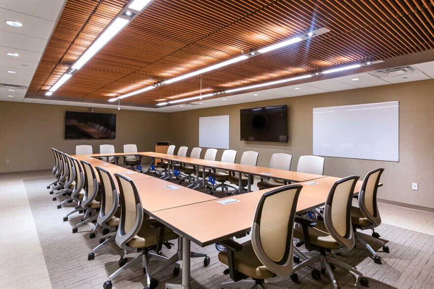 More Photos Of 200 Park Ave, Florham Park Unknown For Lease