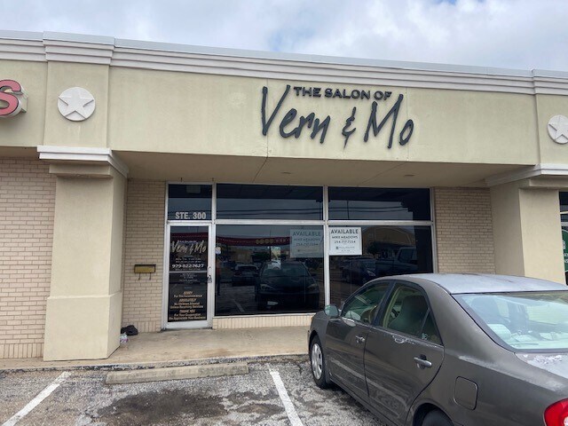 More Photos Of 724-730 E Villa Maria Rd, Bryan Storefront For Lease