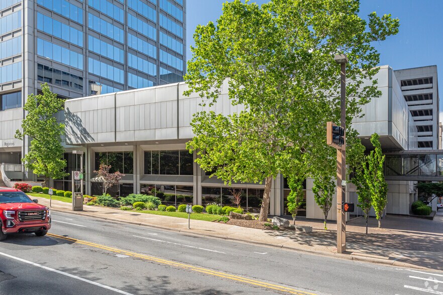 More Photos Of 400 W Capitol Ave, Little Rock Office For Lease