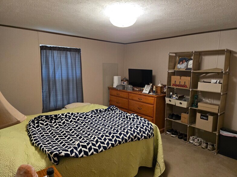 More Photos Of 13 Evergreen Cir, Dunlap Trailer Camper Park For Sale