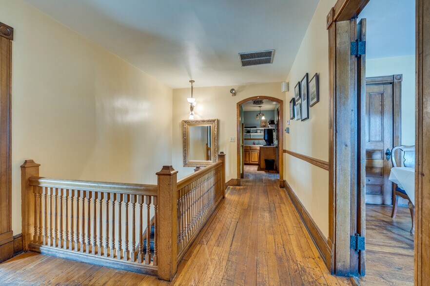 More Photos Of 412 6th St, Bristol Restaurant For Sale