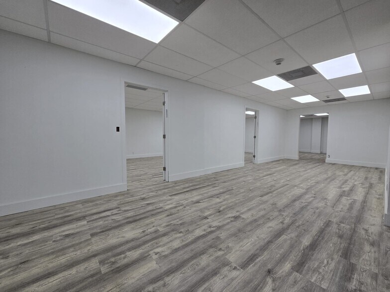 More Photos Of 52 SW 5th Ct, Pompano Beach Manufacturing For Lease