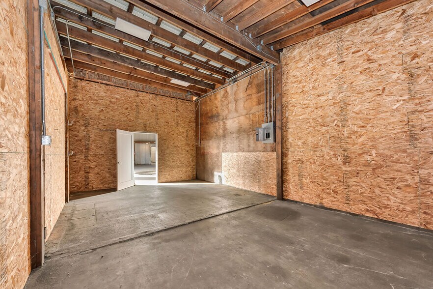 More Photos Of 1425 SE 9th St, Warrenton Warehouse For Lease