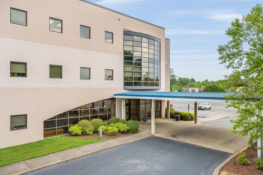 More Photos Of 961 Spring Creek Rd, East Ridge Medical For Lease