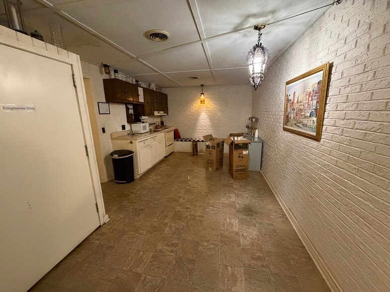 More Photos Of 1951 E 3rd St, Corinth Cemetery Mausoleum For Sale
