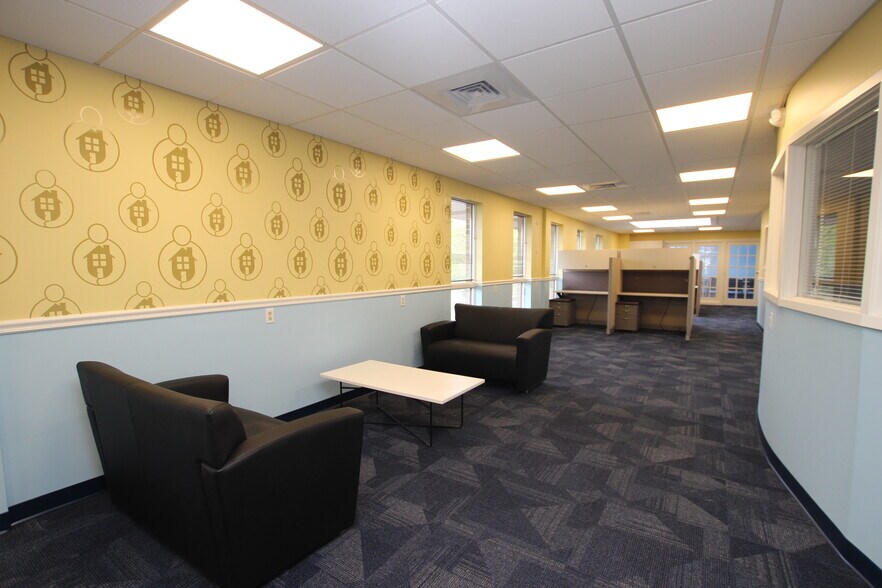 More Photos Of 60 Westwood Ave, Waterbury Office For Sale