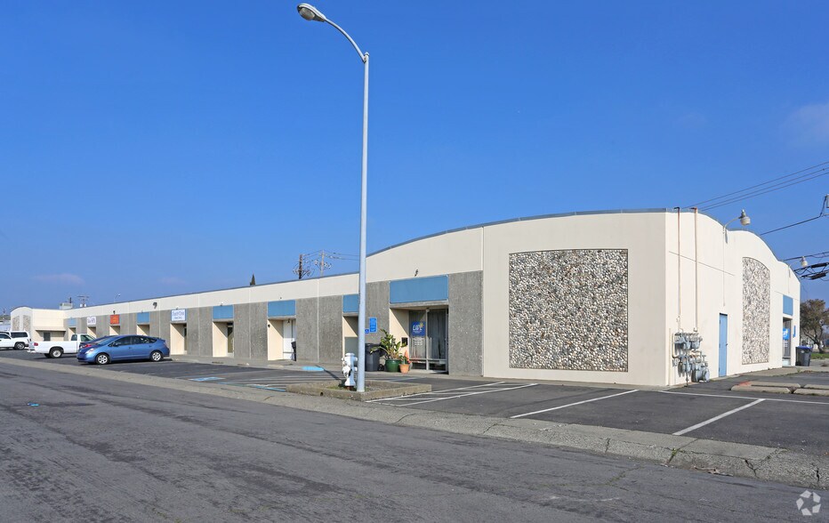 Primary Photo Of 228-244 Travis Ct, Suisun City Research And Development For Lease