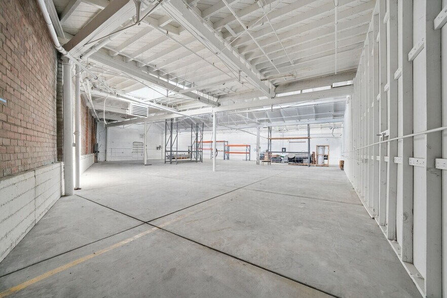 More Photos Of 2130-2220 Livingston St, Oakland Light Manufacturing For Lease