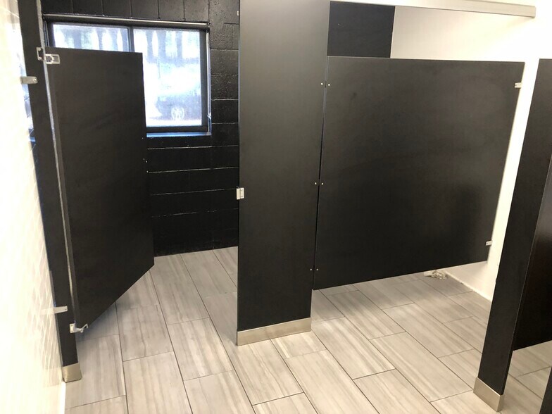 More Photos Of 2600 Cesar Chavez Blvd, Fresno Warehouse For Lease