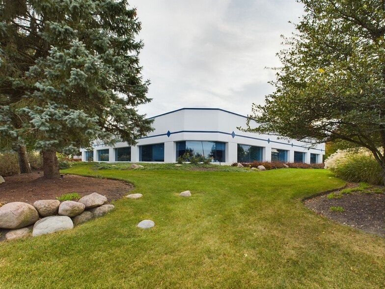 More Photos Of 585 Capital Dr, Lake Zurich Warehouse For Sale