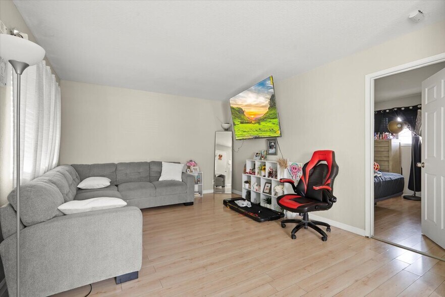 More Photos Of 611-613 E 7th St, Gilroy Apartments For Sale