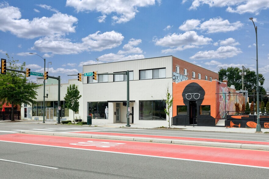 Primary Photo Of 2711 W Broad St, Richmond Apartments For Lease
