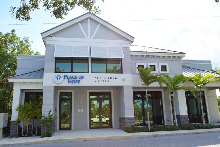 More Photos Of 11810 SE Dixie Hwy, Hobe Sound Storefront Retail Residential For Lease