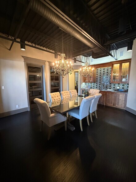 More Photos Of 209 Hubbard Dr, Heath Freestanding For Lease