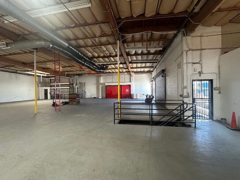 More Photos Of 5800 S Hoover St, Los Angeles Warehouse For Lease