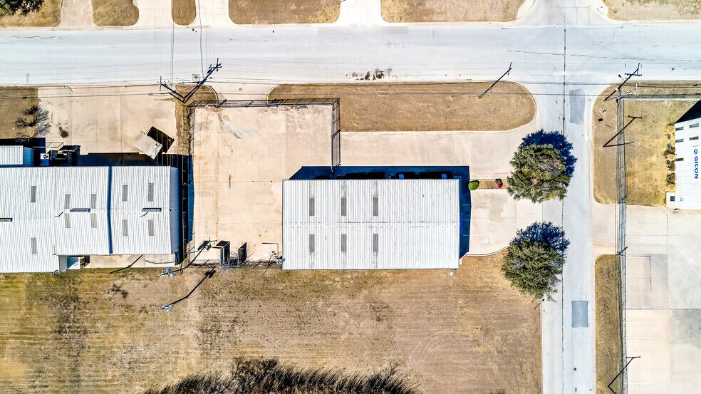 More Photos Of 4300 Garland Dr, Haltom City Warehouse For Lease