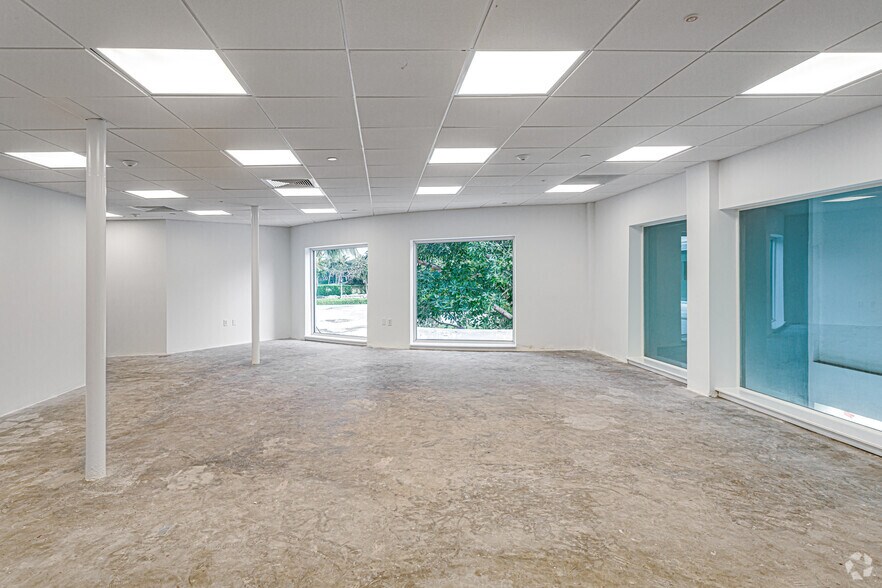 More Photos Of 70 Royal Poinciana Plz, Palm Beach Unknown For Lease