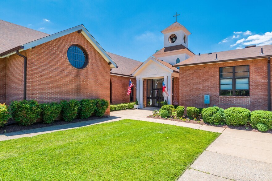 More Photos Of 37018 Glendale St, Purcellville Religious Facility For Lease