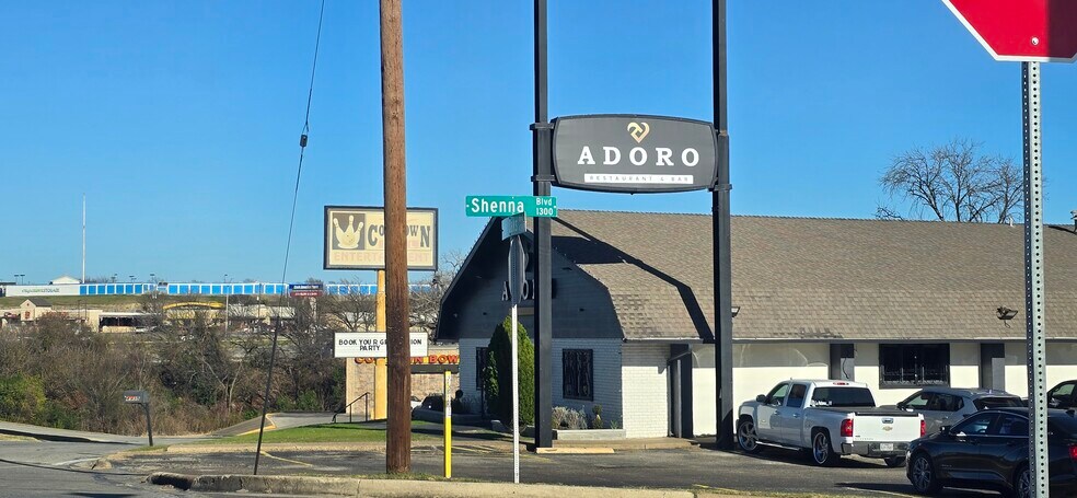 More Photos Of 4335 River Oaks Blvd, Fort Worth Restaurant For Sale