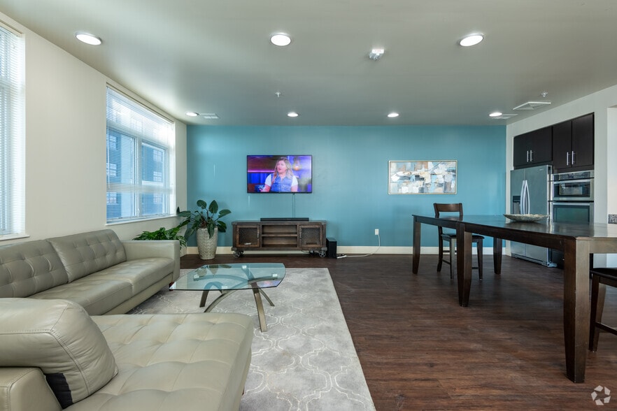 More Photos Of 1320 S 1st St, Milwaukee Apartments For Lease