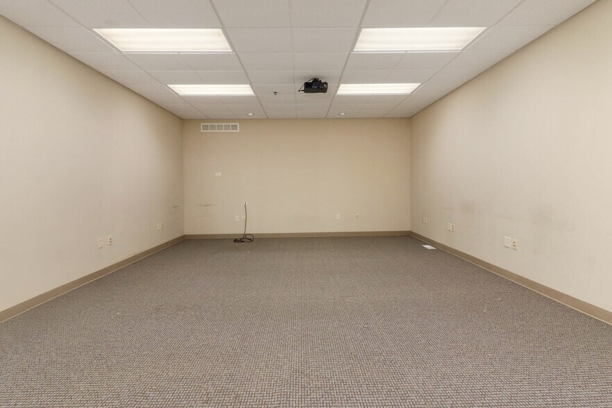 More Photos Of 407 Detroit Ave, Bloomington Office For Sale