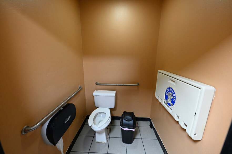 More Photos Of 431-459 McCarty Rd, San Antonio Restaurant For Lease