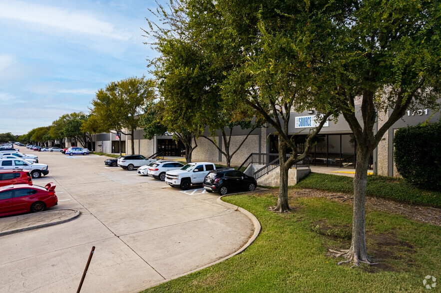 More Photos Of 1701 Summit Ave, Plano Industrial For Lease