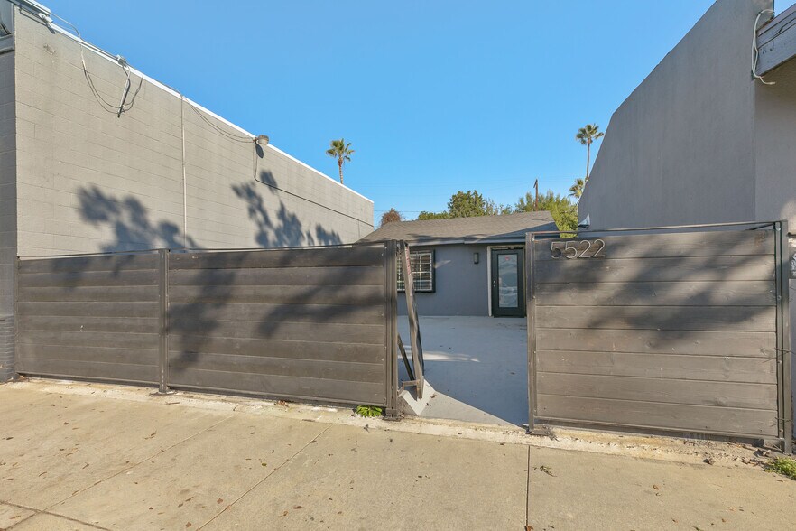 More Photos Of 5520-5522 Cahuenga Blvd, North Hollywood Freestanding For Sale