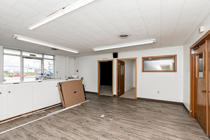 More Photos Of 9170 S Choctaw Dr, Baton Rouge Warehouse For Lease