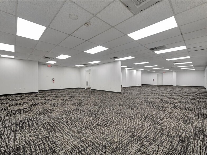 More Photos Of 3804 South St, Nacogdoches Warehouse For Sale