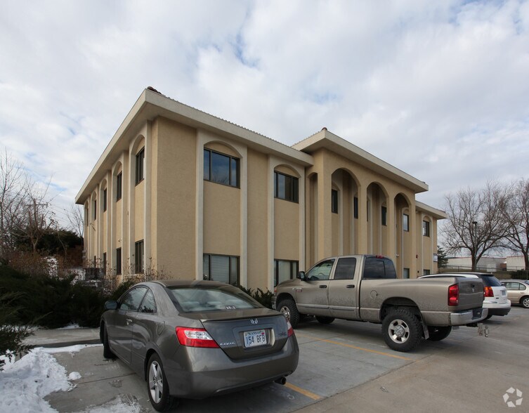 More Photos Of 8650 Candlelight Ln, Lenexa Medical For Sale