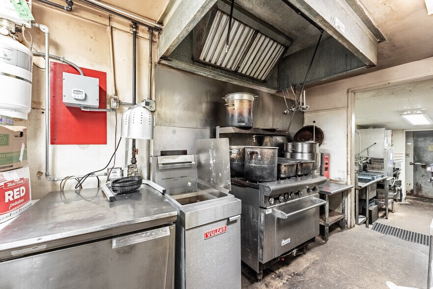 More Photos Of 316 W Dickson St, Fayetteville Restaurant For Sale