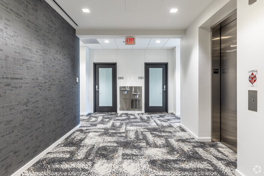 More Photos Of 1155 F St NW, Washington Office For Lease