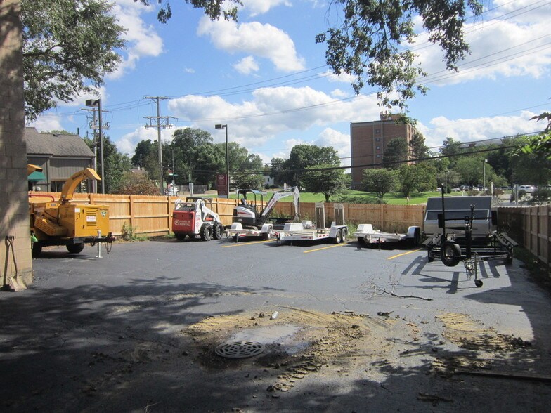 More Photos Of 318 N Milwaukee Ave, Wheeling Storefront For Lease