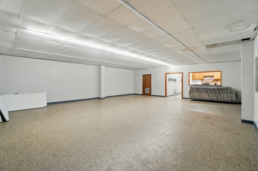 More Photos Of 1007 N Center St, Lima Light Distribution For Sale