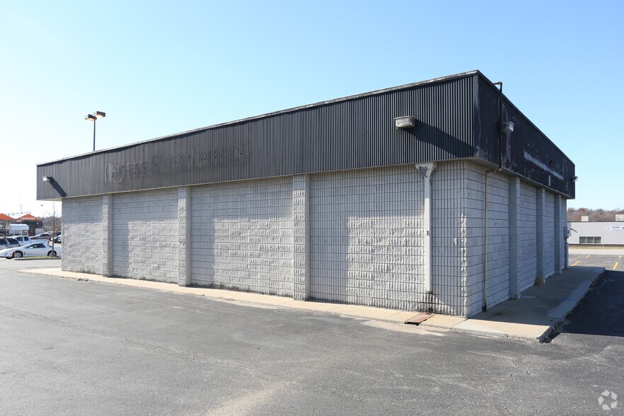 More Photos Of 4707 E Bannister Rd, Kansas City Freestanding For Lease