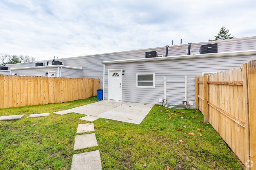 More Photos Of 2215 Aurora Dr, Pittsburgh Apartments For Sale