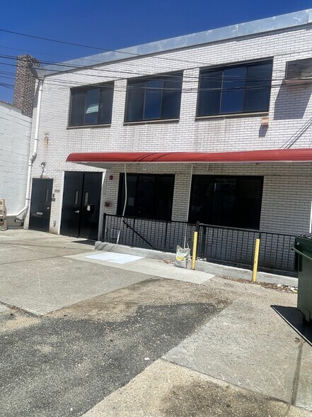 More Photos Of 504 Cherry Ln, Lane, New Hyde Park Warehouse For Lease
