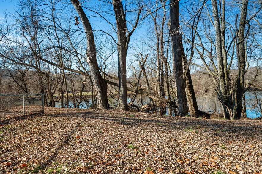 More Photos Of 15 Walnut St, Coshocton Warehouse For Sale