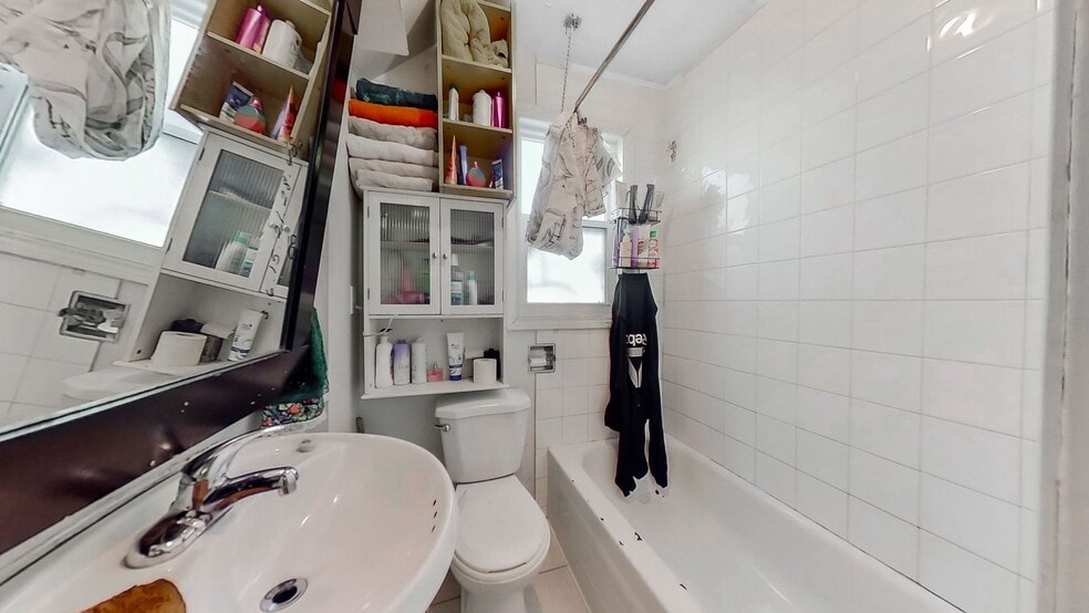 More Photos Of 372 Marshall Ln, Sudbury Apartments For Sale