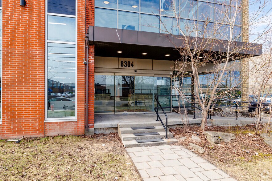 More Photos Of 8170 Ch Montview, Mont-Royal Loft Creative Space For Lease