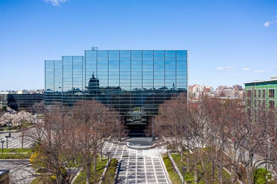 More Photos Of 25 Main St, Hackensack Unknown For Lease