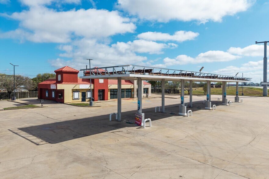 More Photos Of 1721 S Mechanic St, El Campo Fast Food For Sale