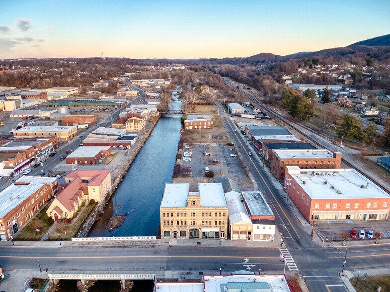 More Photos Of 110 N Washington Ave, Pulaski Flex For Sale