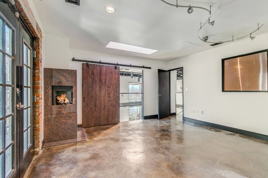 More Photos Of 1801 Laws St, Dallas Office Residential For Lease