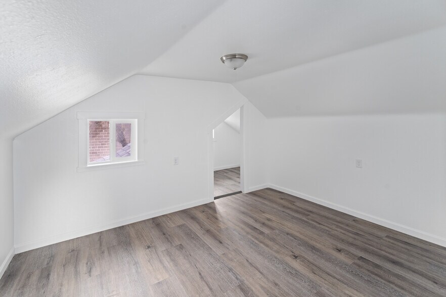 More Photos Of 48181 Highway 58, Oakridge Flex For Sale