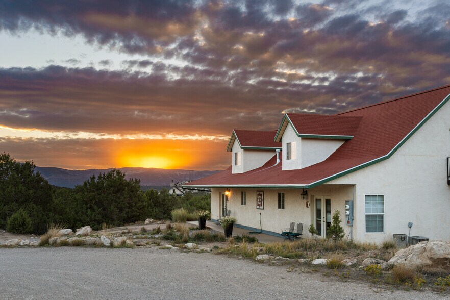 More Photos Of 11550 Pigeon Hollow Rd, Spring City Hotel For Sale