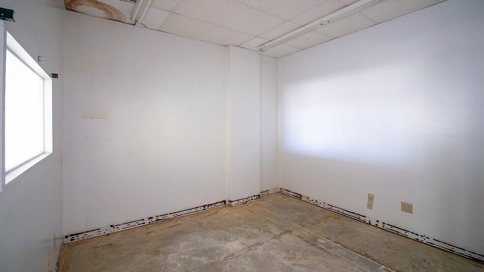 More Photos Of 2002 2nd St SW, Rochester Storefront Retail Office For Sale