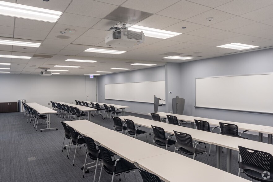 More Photos Of 8600 W Bryn Mawr Ave, Chicago Office For Lease